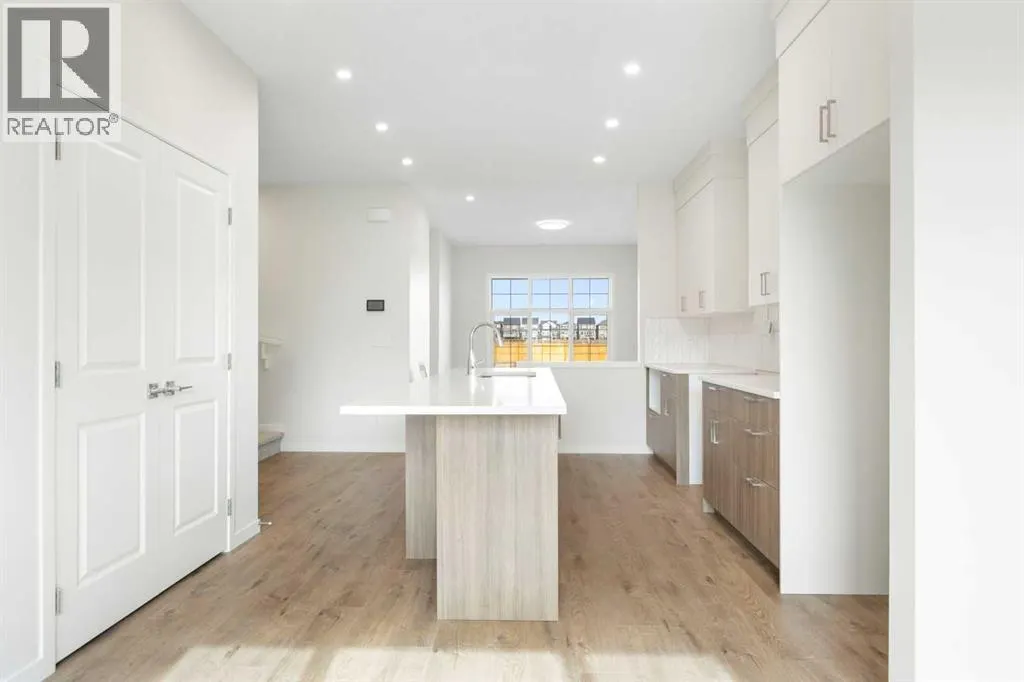 688 Buffaloberry Manor SE