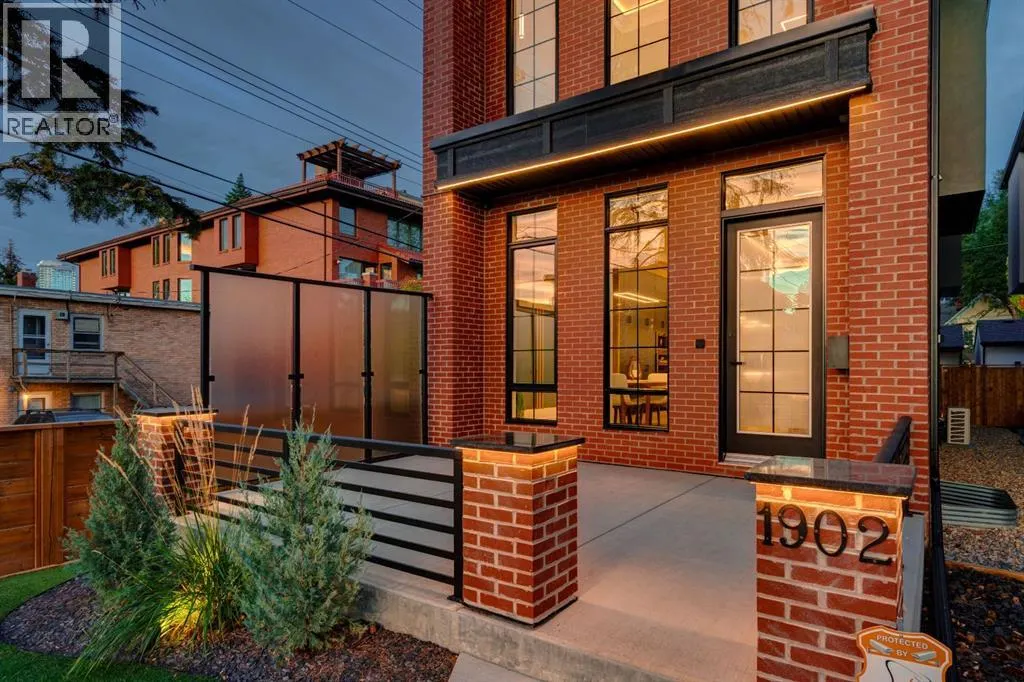 1902 13 Street SW