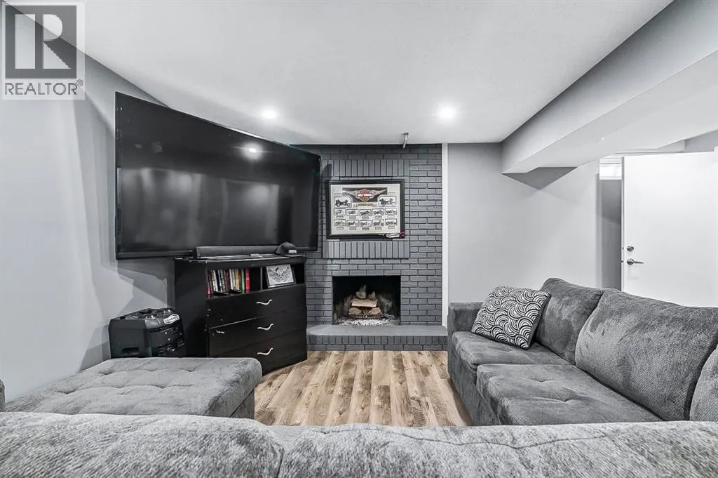 128 Queen Alexandra Close SE