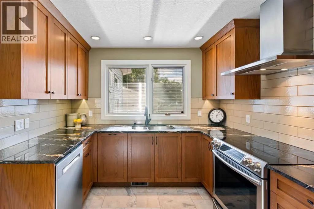 1147 Lake Huron Crescent SE
