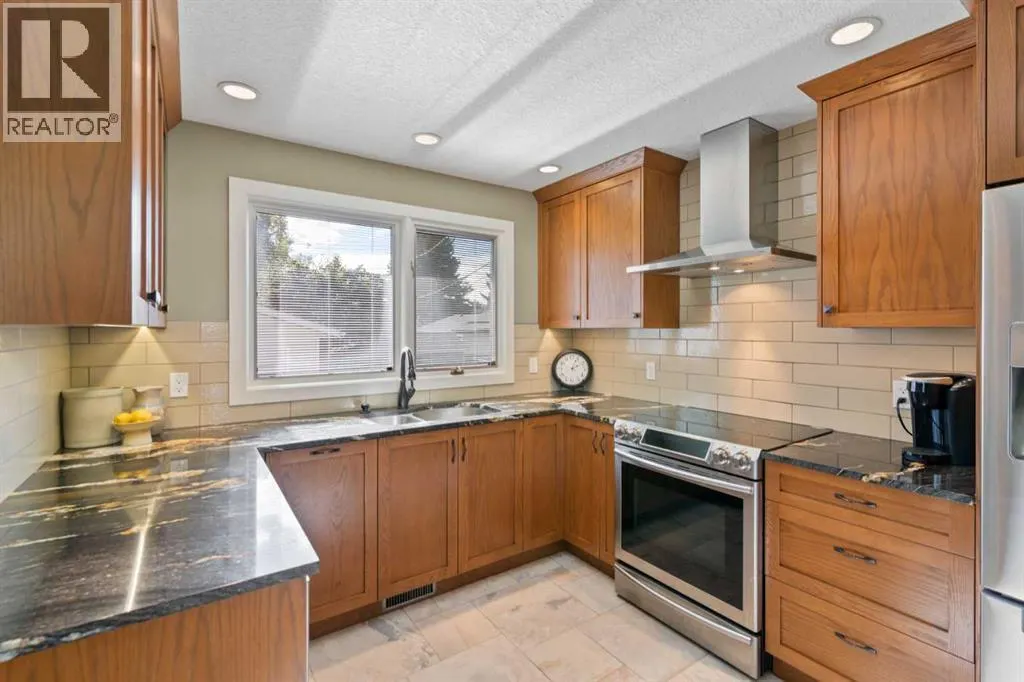 1147 Lake Huron Crescent SE