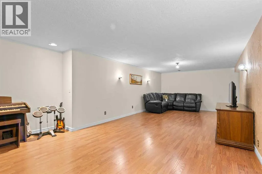 1147 Lake Huron Crescent SE