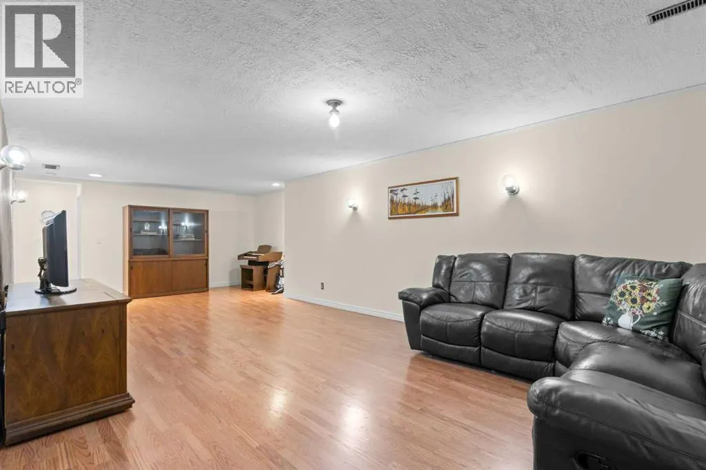 1147 Lake Huron Crescent SE