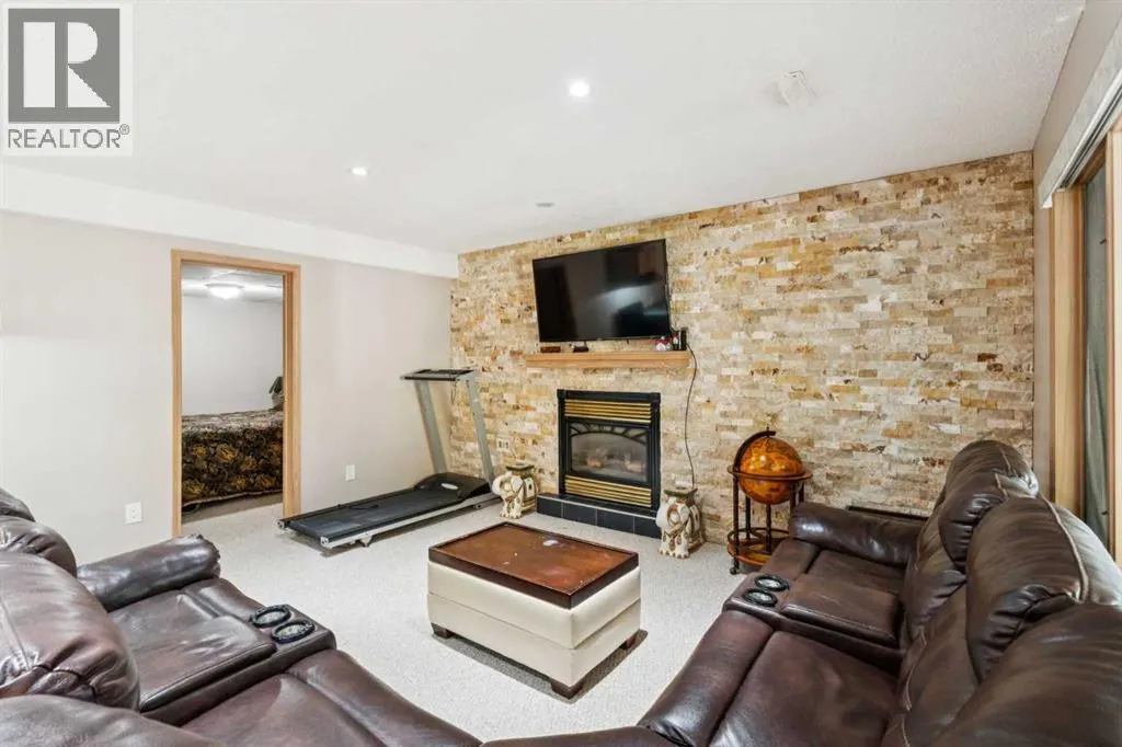 26 Mt Robson Close SE