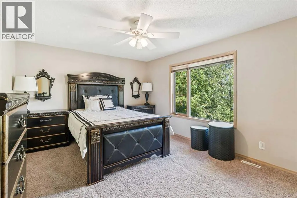 26 Mt Robson Close SE