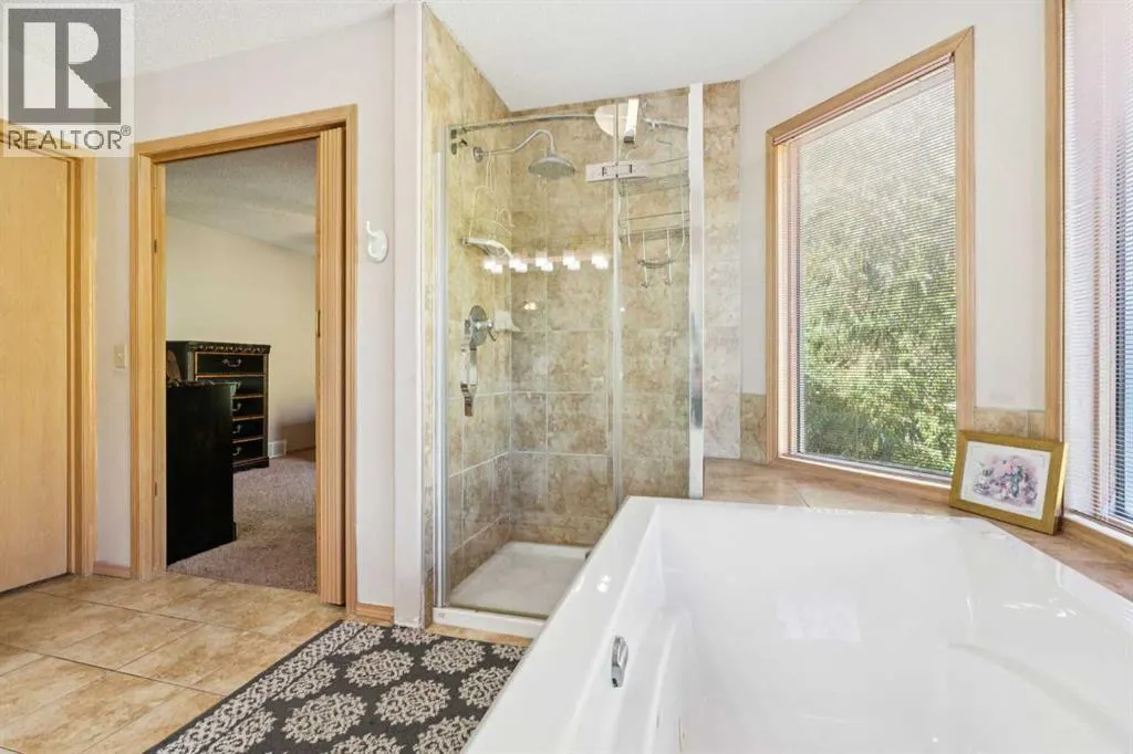 26 Mt Robson Close SE