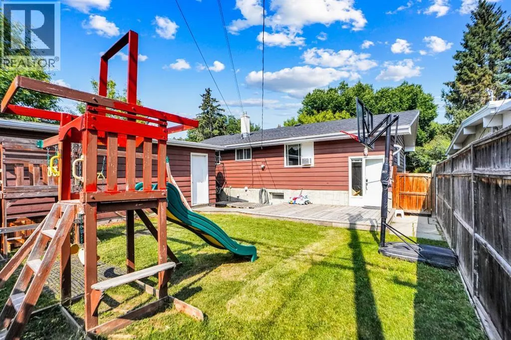 1447 Northmount Drive NW