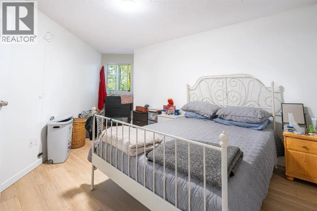 209, 11 Dover Point SE