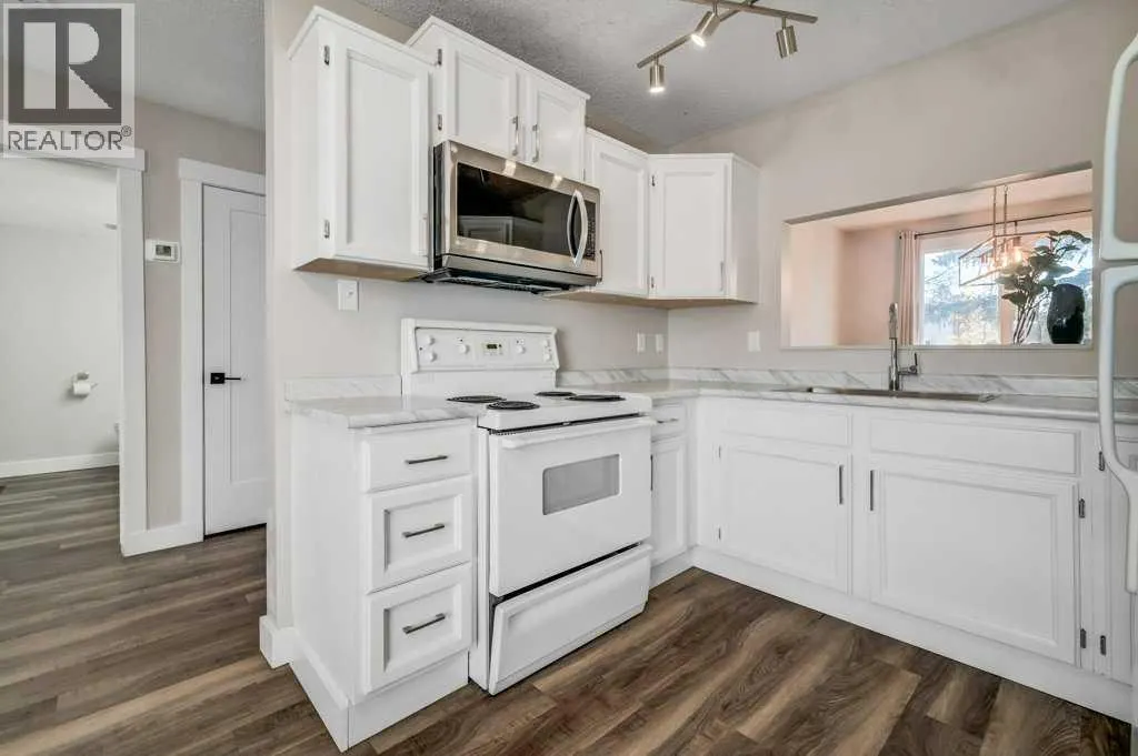 24, 2210 Oakmoor Drive SW