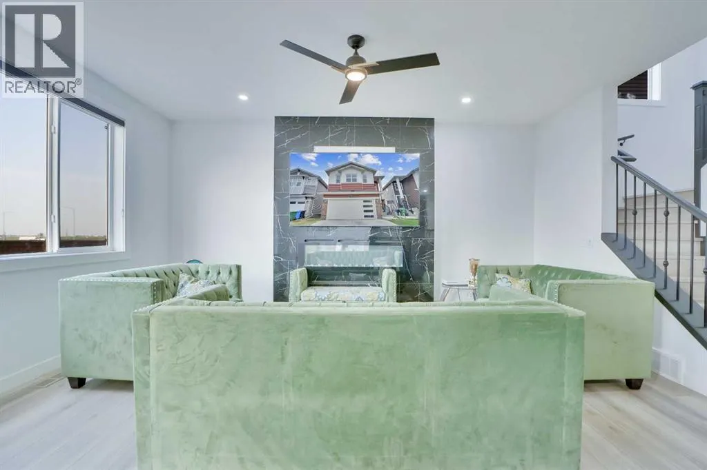 871 Corner Meadows Way NE