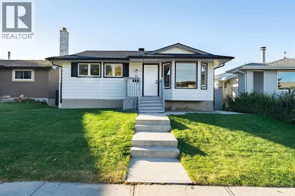 71 Maranda Close NE