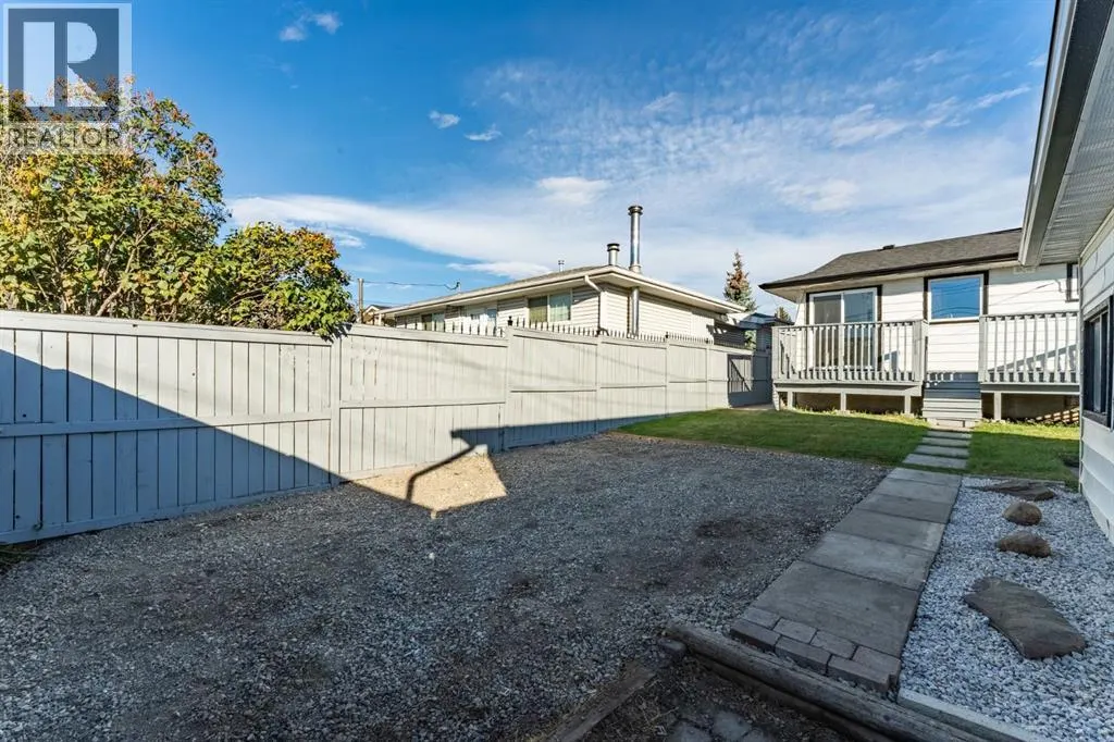 71 Maranda Close NE