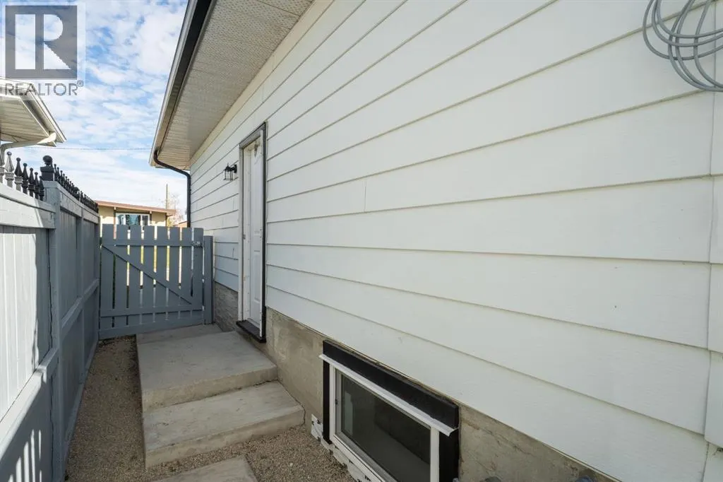 71 Maranda Close NE