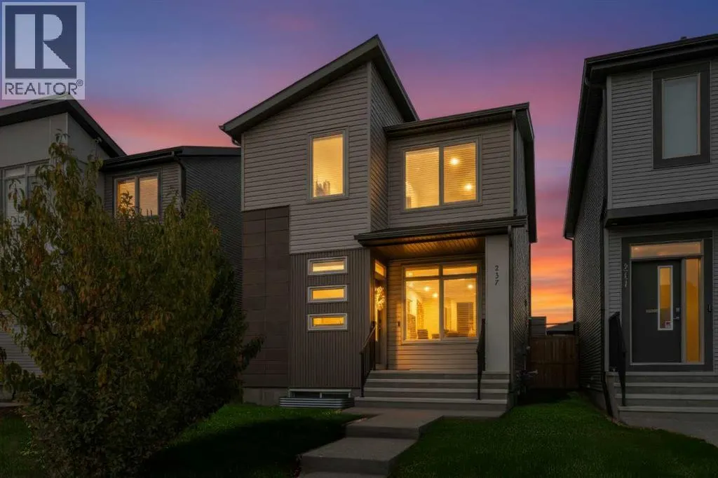 237 Walden Parade SE