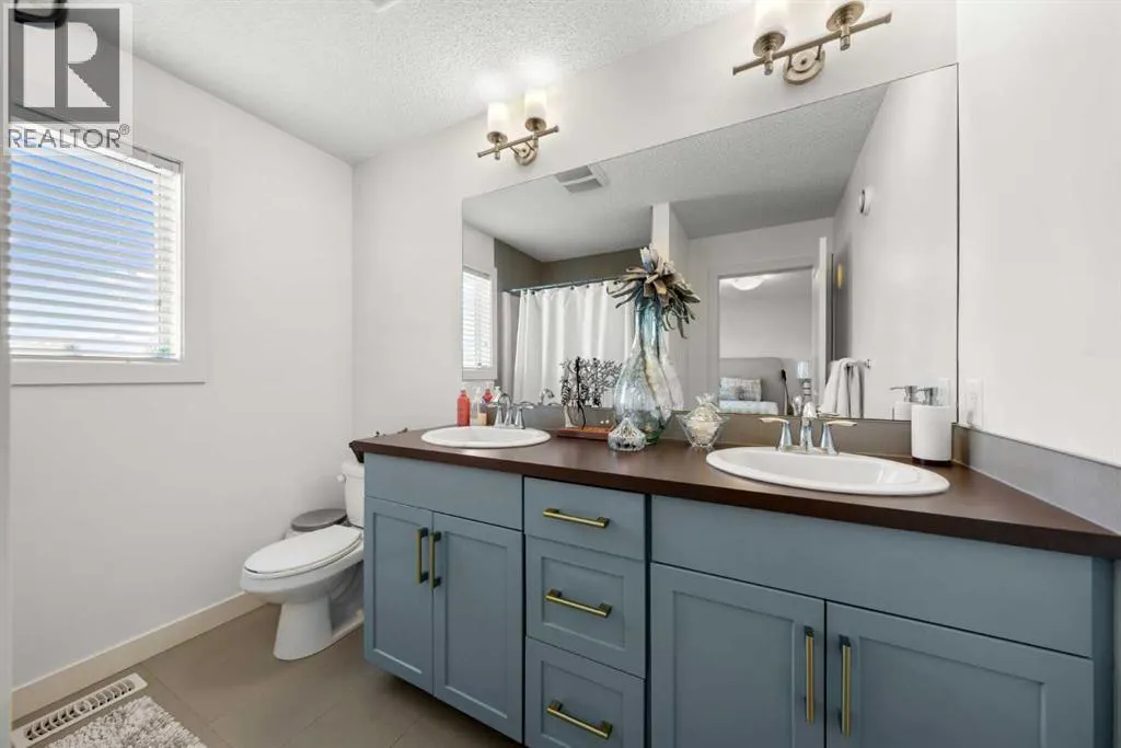237 Walden Parade SE