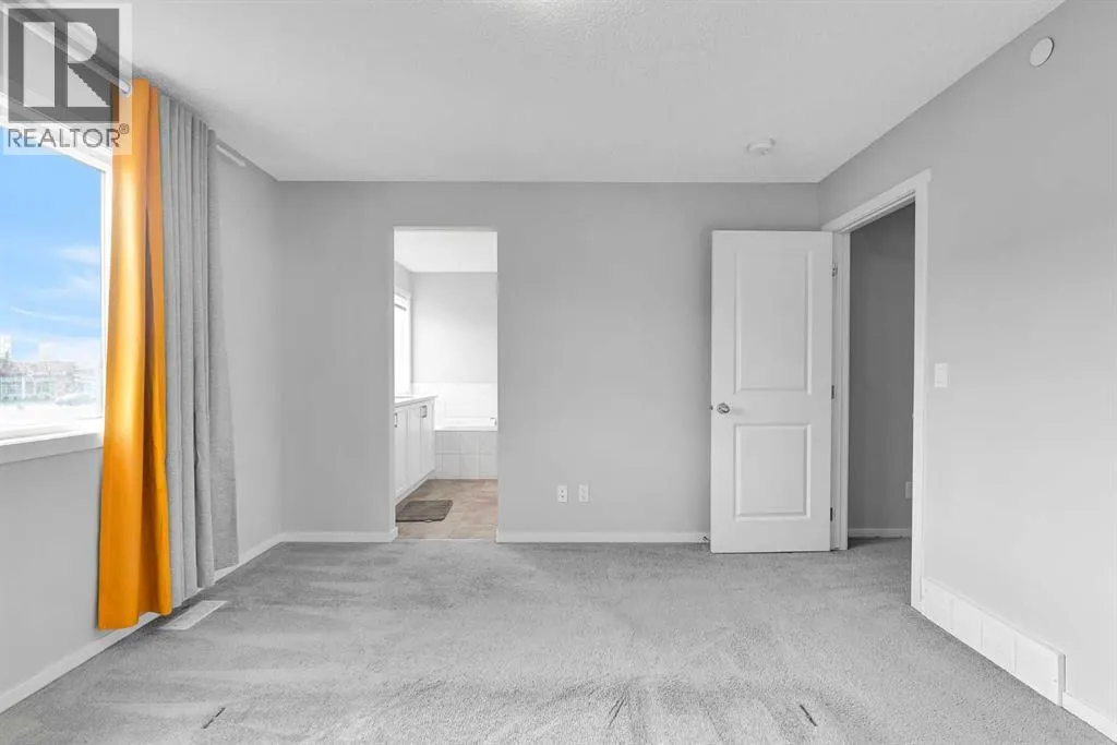 106 Lucas Crescent NW