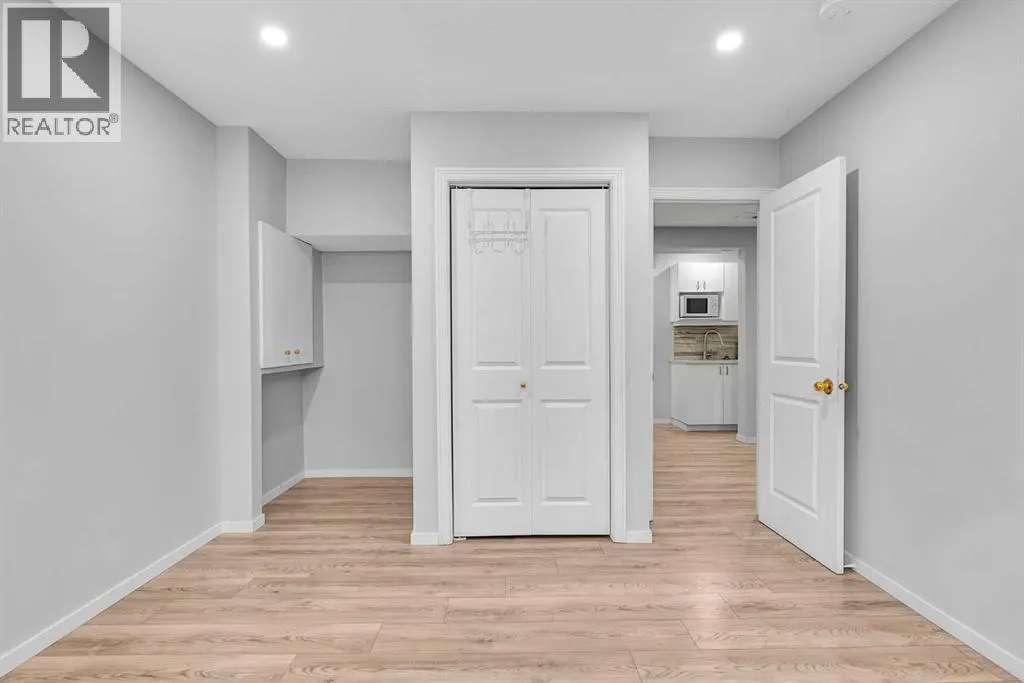 106 Lucas Crescent NW
