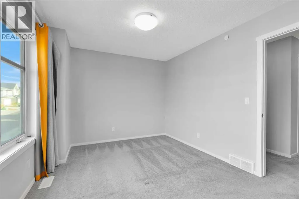 106 Lucas Crescent NW