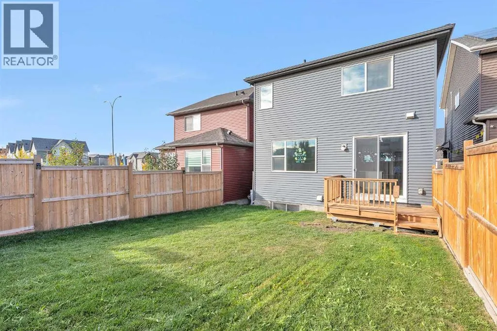 106 Lucas Crescent NW