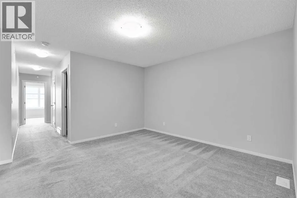 106 Lucas Crescent NW