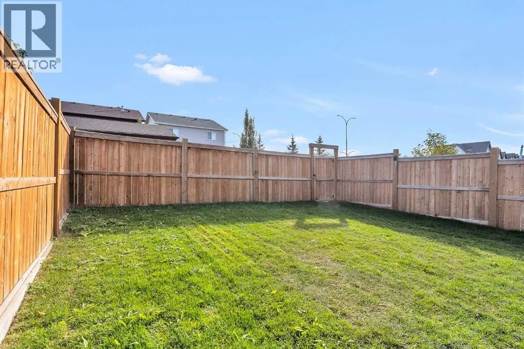 106 Lucas Crescent NW