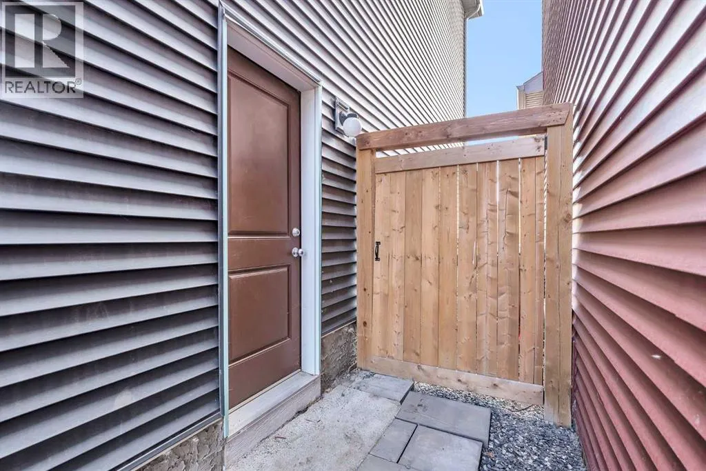 106 Lucas Crescent NW
