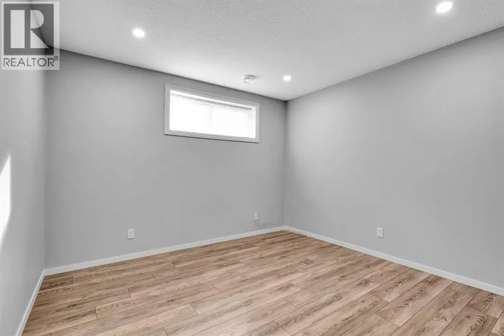 106 Lucas Crescent NW