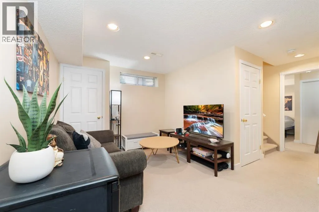 291 Arbour Grove Close NW