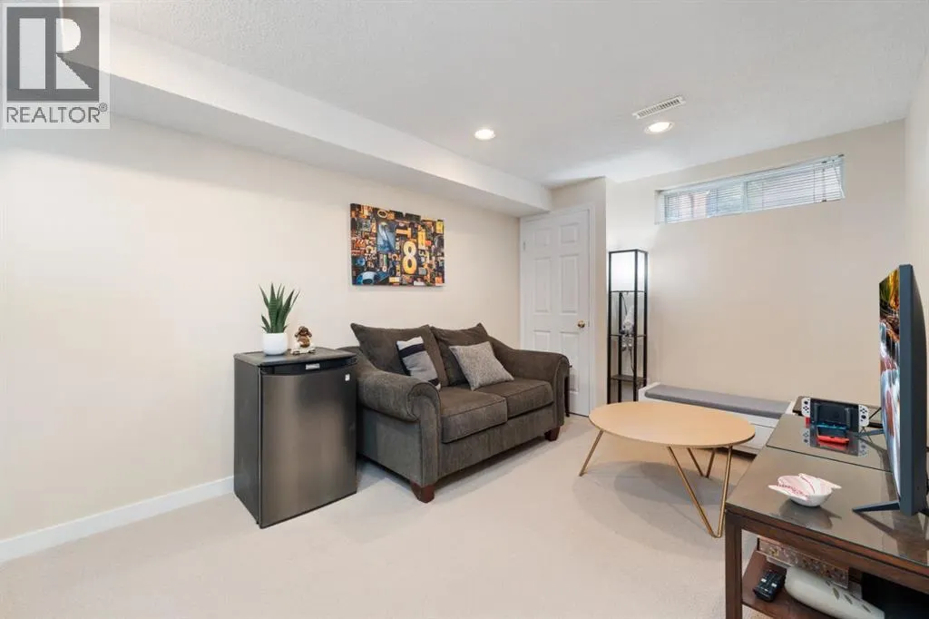 291 Arbour Grove Close NW