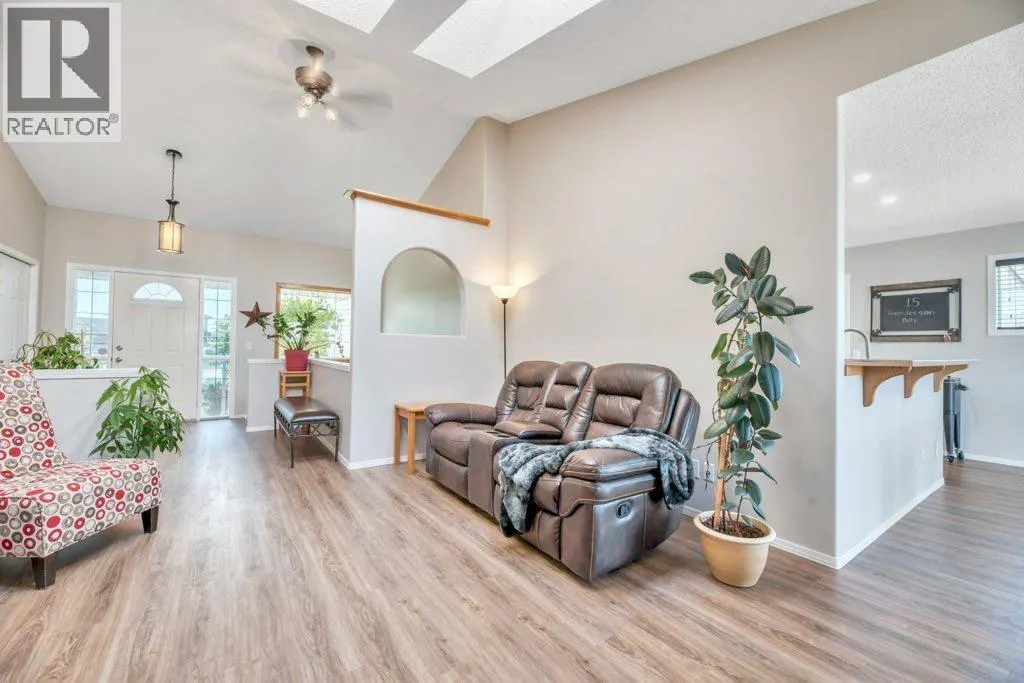 15 Henderson Bay NE