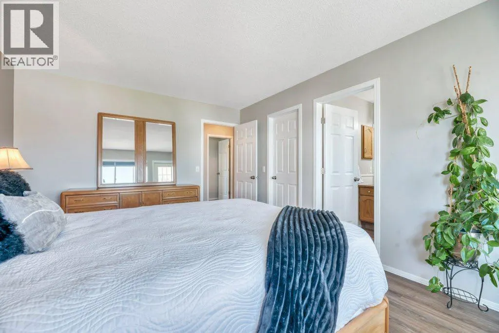 15 Henderson Bay NE