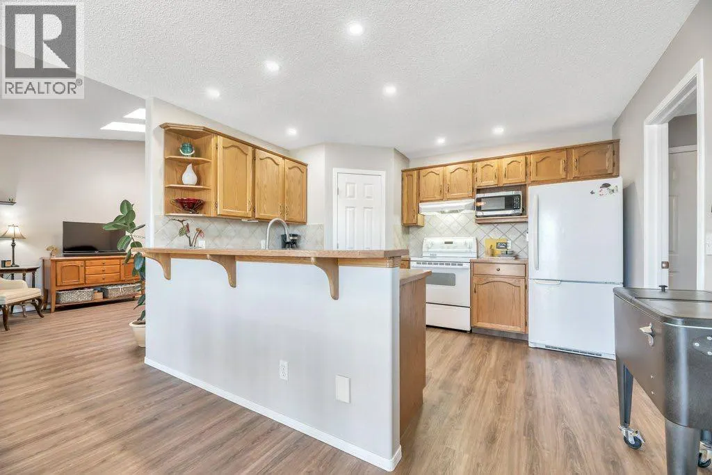 15 Henderson Bay NE