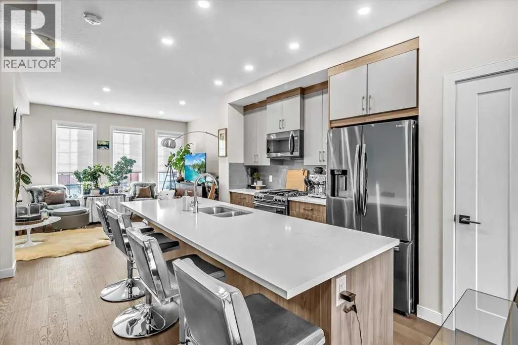 232, 81 Greenbriar Place NW