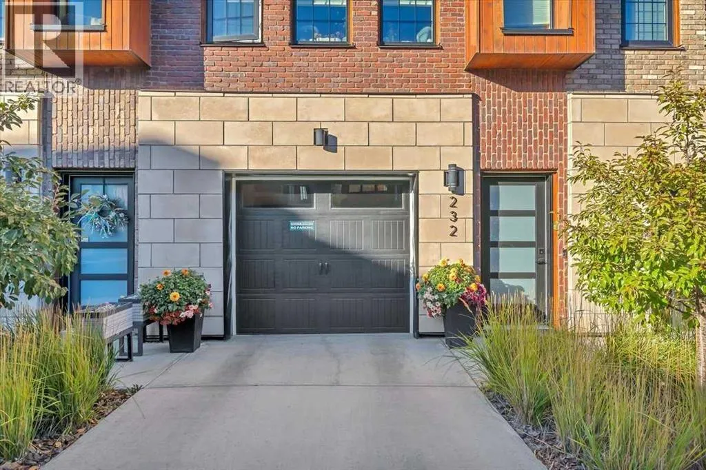 232, 81 Greenbriar Place NW