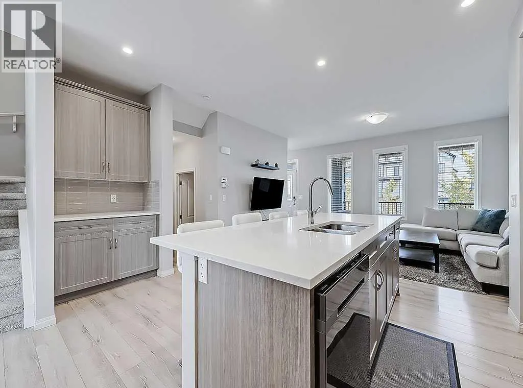 588 Evanston Link NW
