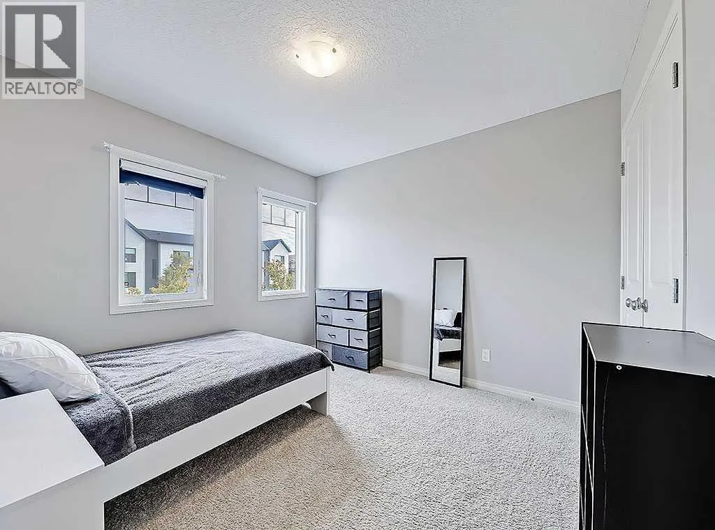 588 Evanston Link NW