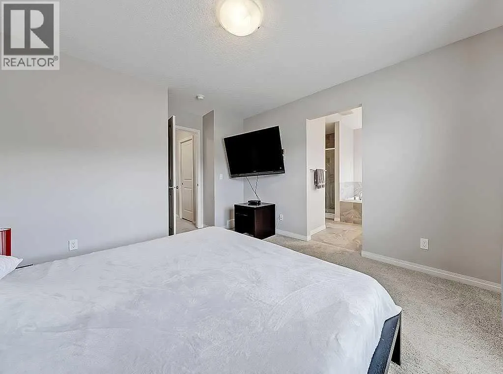 588 Evanston Link NW