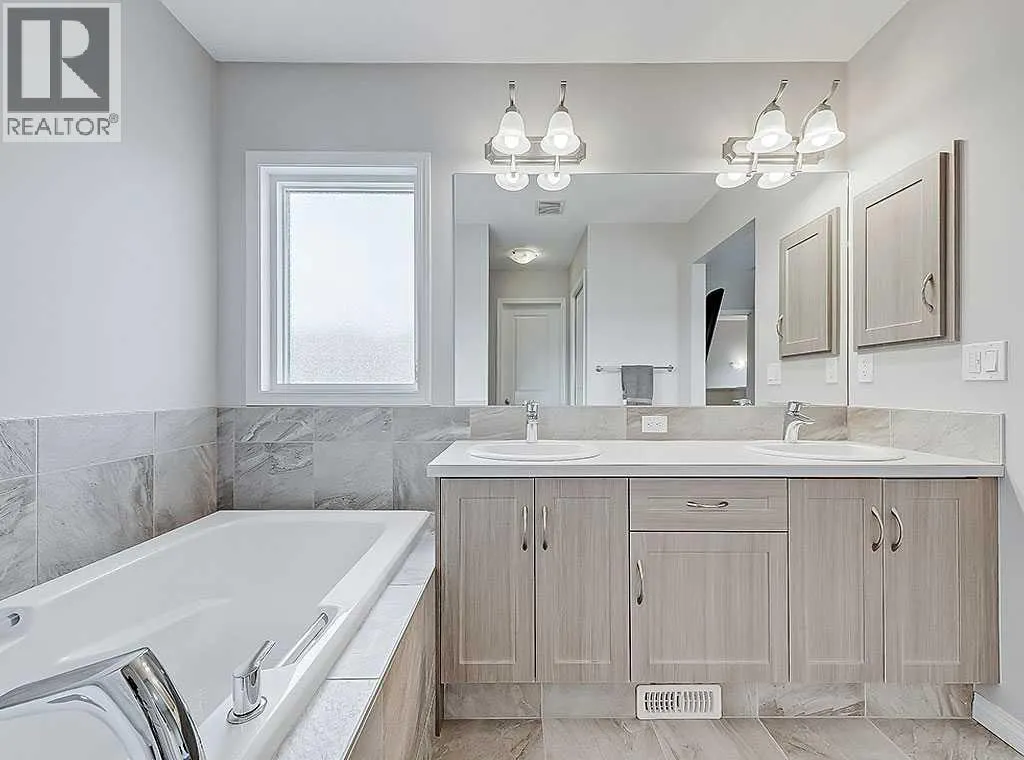 588 Evanston Link NW