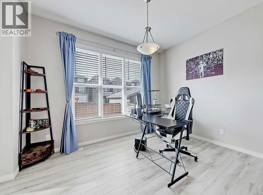 588 Evanston Link NW
