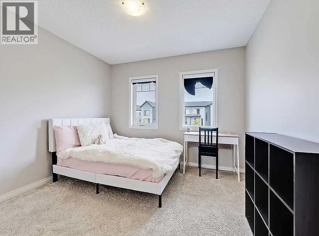 588 Evanston Link NW