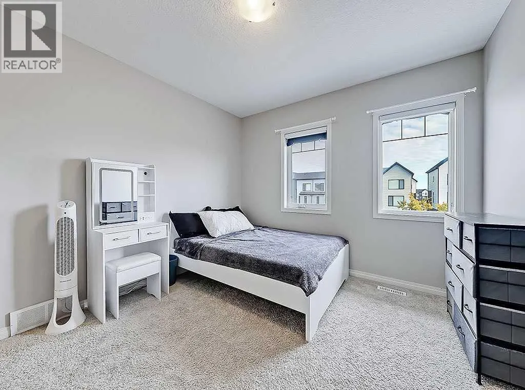 588 Evanston Link NW