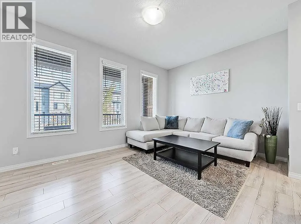 588 Evanston Link NW