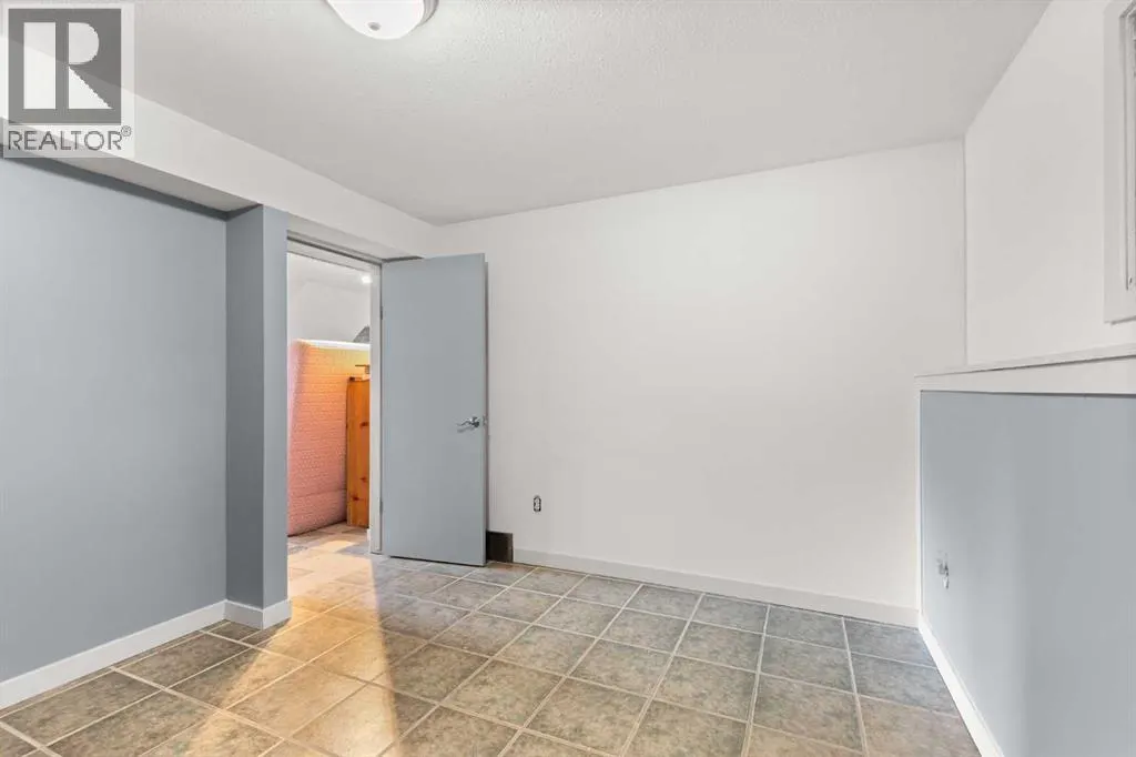 8 Cypress Way SE