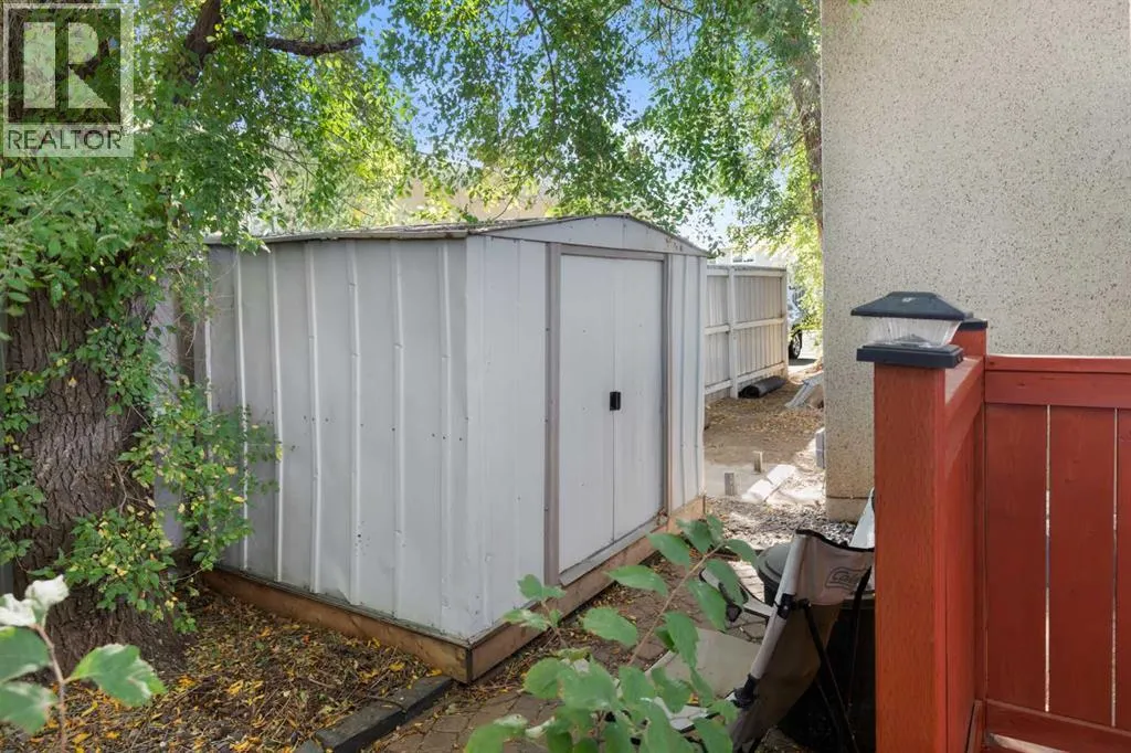 8 Cypress Way SE
