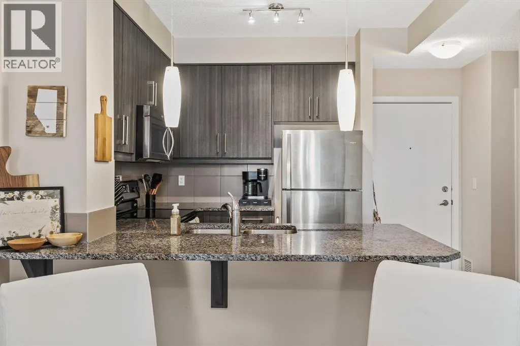 305, 402 Marquis Lane SE