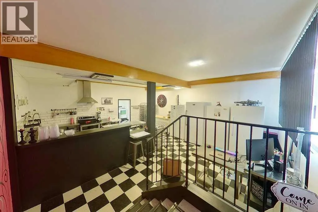 215 Broadway Avenue E
