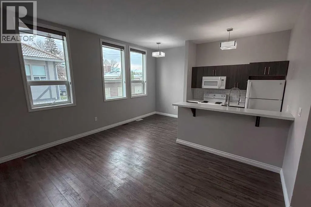 333 2 Street E