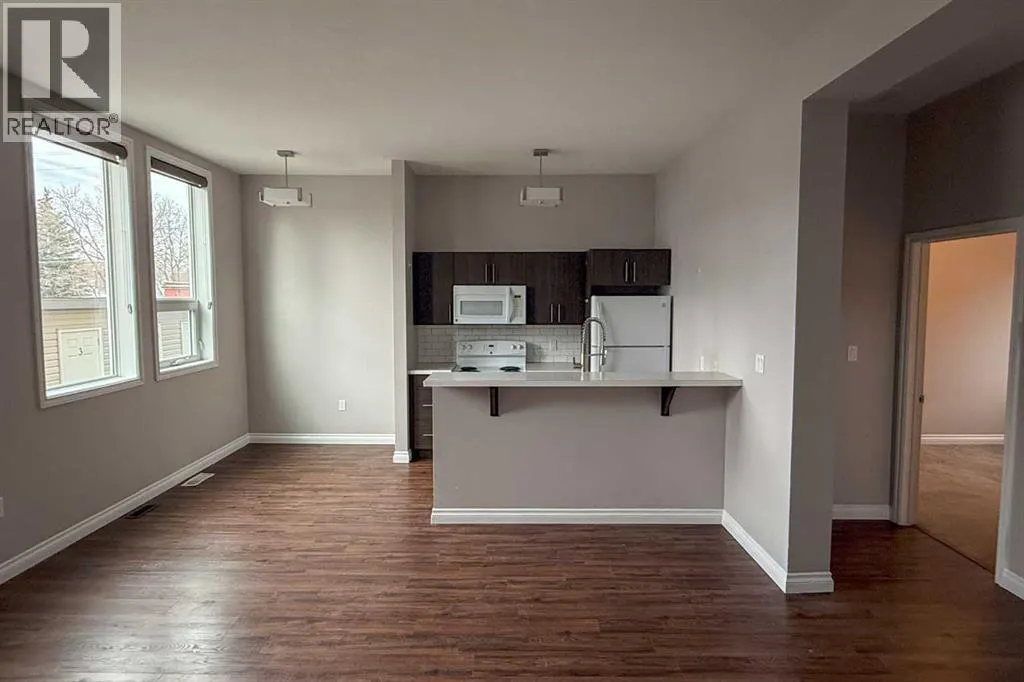 333 2 Street E