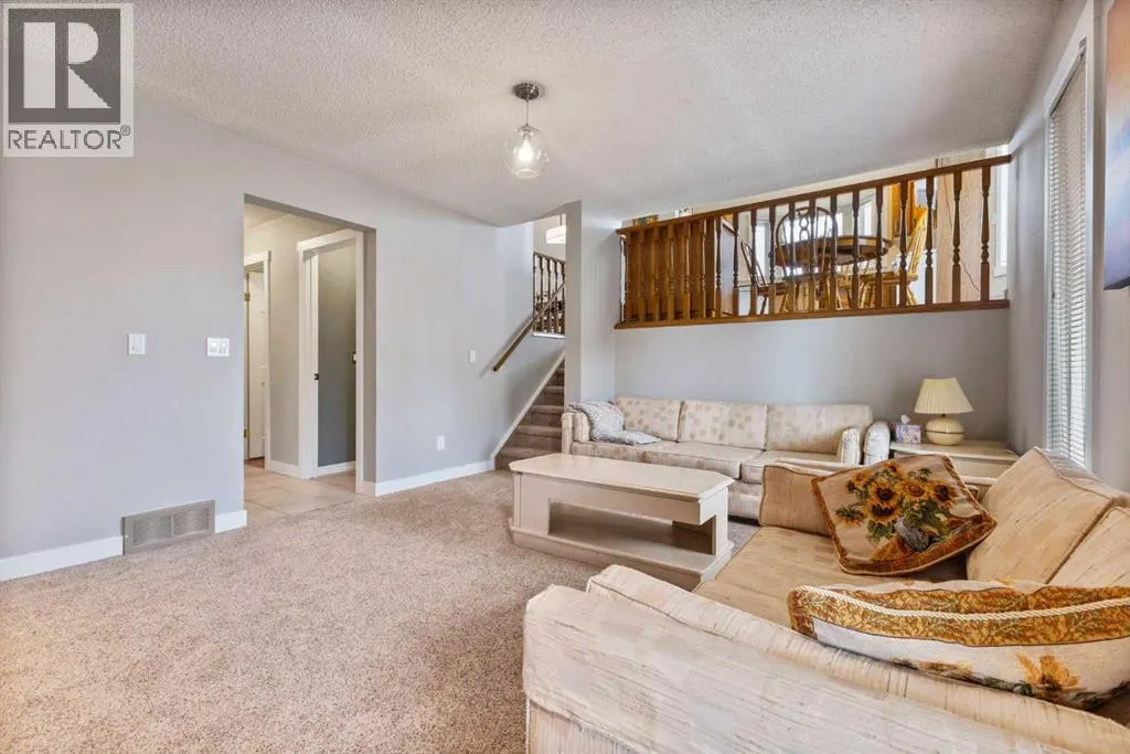 111 Edgebyne Crescent NW