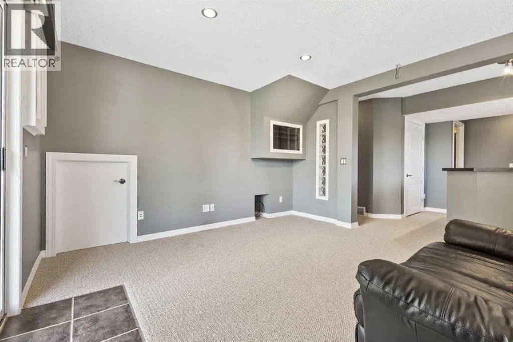 111 Edgebyne Crescent NW